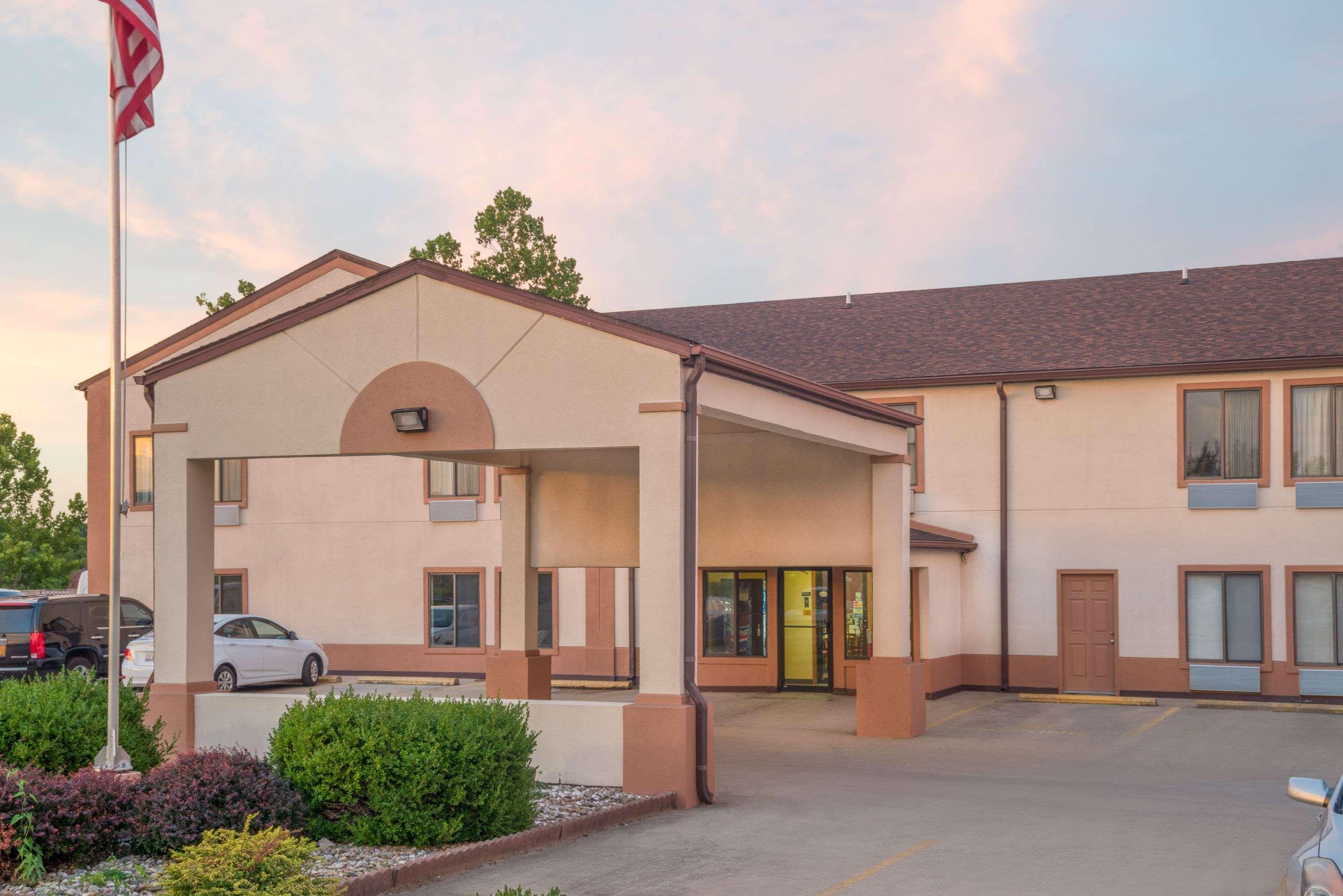 Super 8 By Wyndham Vincennes Motel Dış mekan fotoğraf