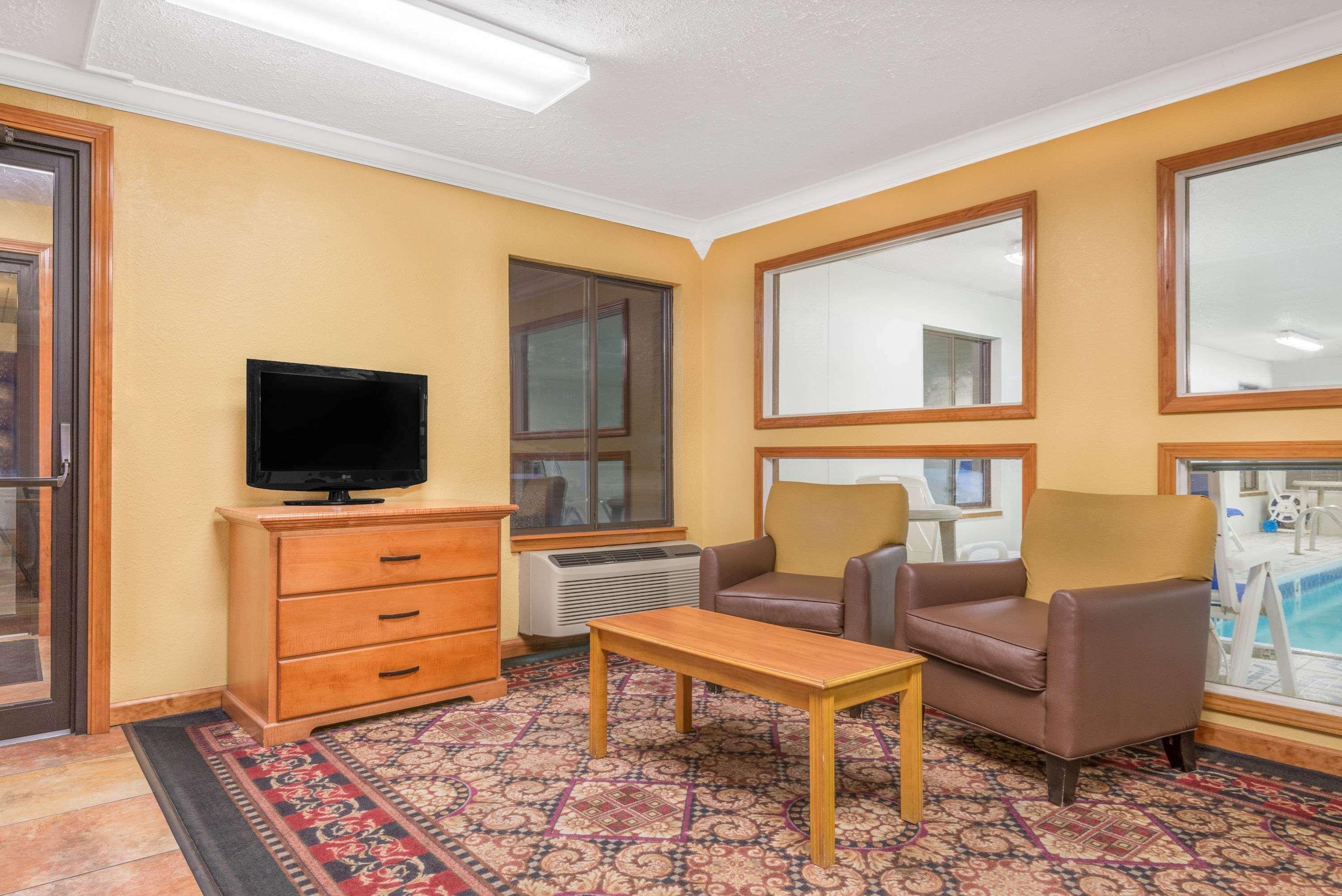 Super 8 By Wyndham Vincennes Motel Dış mekan fotoğraf